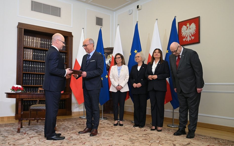 Na zaprzysiężeniu Macieja Berka na sędziego TK nie było prezydenta Karola Nawrockiego