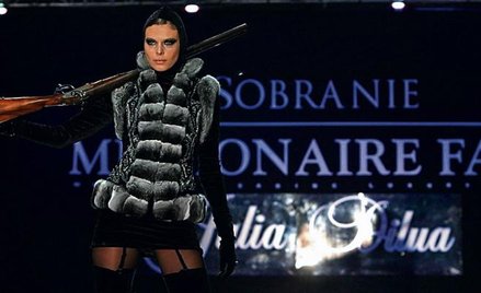 Podczas pokazów mody uczestnicy targów mogli oglądać bardzo drogie futra