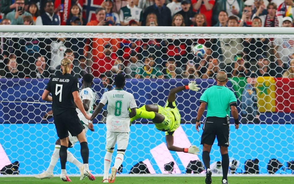 Erling Haaland strzela trzeciego gola dla Norwegii