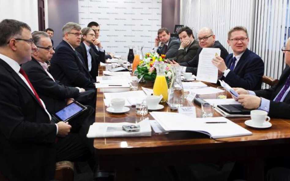 W debacie udział wzięło aż dziewięciu przedstawicieli rynku finansowego. Bankowcy podkreślali, że kr