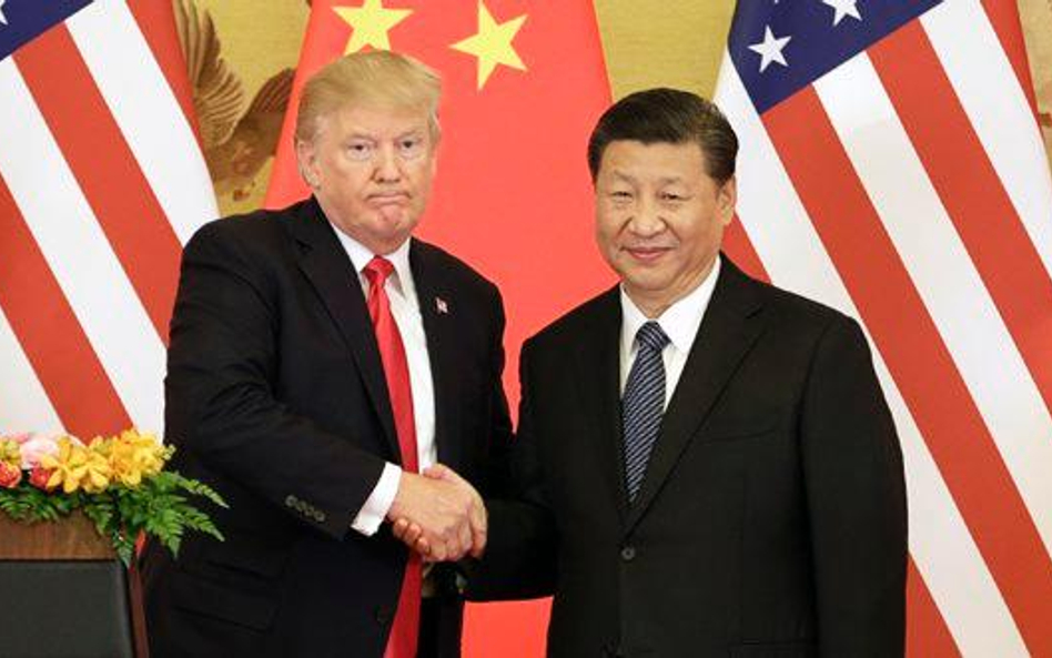 Amerykański prezydent Donald Trump zasugerował, że prowadzi rozmowy z przywódcą Chin Xi Jinpingiem.