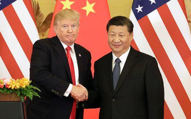 Amerykański prezydent Donald Trump zasugerował, że prowadzi rozmowy z przywódcą Chin Xi Jinpingiem.