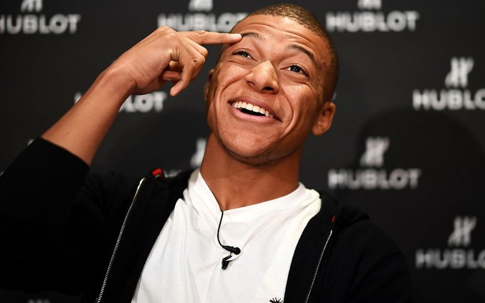 Kylian Mbappe zażyczył sobie sfinansowania 50 godzin rocznie podróży prywatnym samolotem, wyższych p