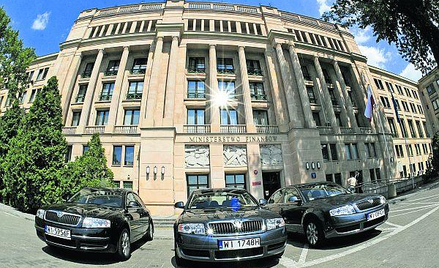 Ministerstwo Finansów przymierza się do weryfikacji prognoz budżetowych w połowie roku.