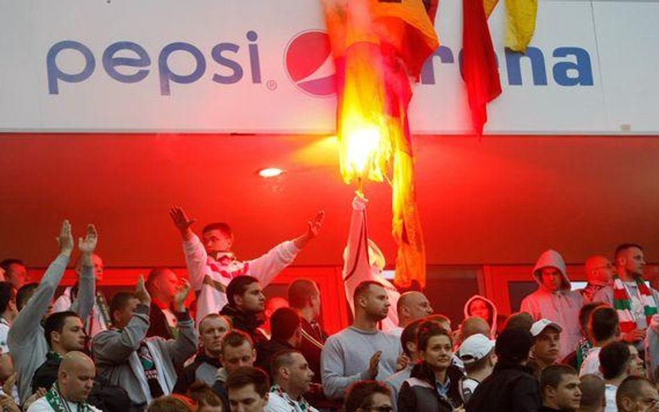 Fan jednej drużyny ma prawo wejść na stadion innego zespołu.