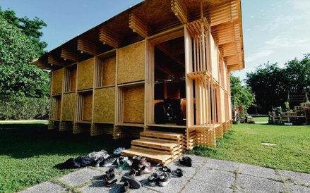 Budynek projektu Jingxiang Zhu. Jak widać, Chiny stawiają na sklejkę i cierpliwość