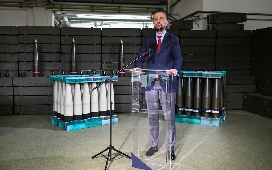 Wicepremier, minister obrony narodowej Władysław Kosiniak-Kamysz podczas uroczystości podpisania kol
