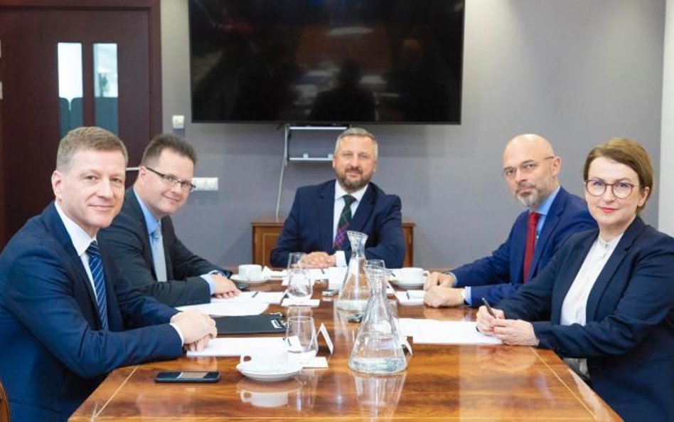 Energia elektryczna będzie głównym napędem naszej cywilizacji w XXI wieku - mówili uczestnicy debaty