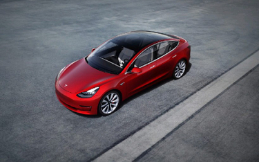 Model 3, auto koncernu Elona Muska, trafi do tego, kto zhakuje ten nafaszerowany elektroniką pojazd.