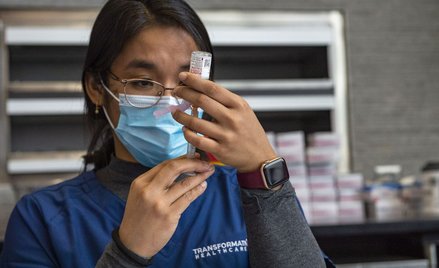 Koronawirus. Moderna: W jednej fiolce będzie więcej dawek szczepionki