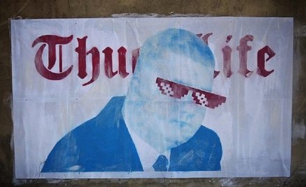 Misiewicz jak gangster. Mural w Gdyni