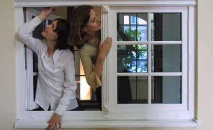 Poza marżą, banki obniżają też inne koszty kredytu