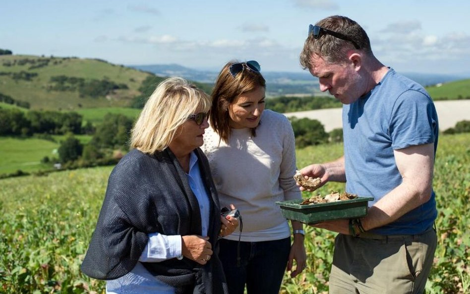 Córka i wnuczka sierżanta Kazimierza Wünsche, Grażyna i Joanna, oraz archeolog Richard Osgood.