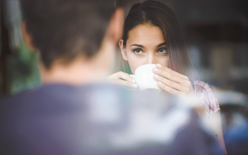 Zjawisko sober datingu dotyczy przede wszystkim przedstawicieli młodego pokolenia.