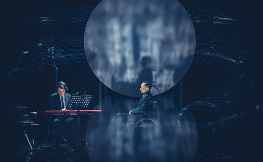 Scena spektaklu „Jak nie zabiłem swojego ojca i jak bardzo tego żałuję”