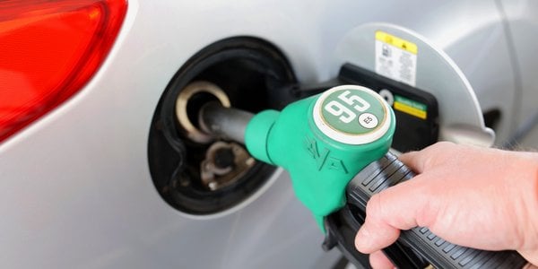 Spalinowe auto w kosztach firmy? Lepiej kupić je jeszcze w tym roku