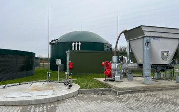 Biogazownia znajduje się w Rolniczym Zakładzie Doświadczalnym Wilanów–Obory