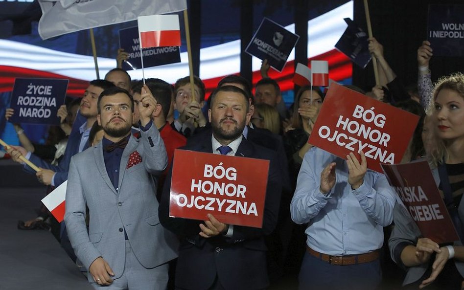 Obrona wartości pociąga silnych, młodych mężczyzn. Na zdjęciu konwencja programowa Konfederacji, 21 