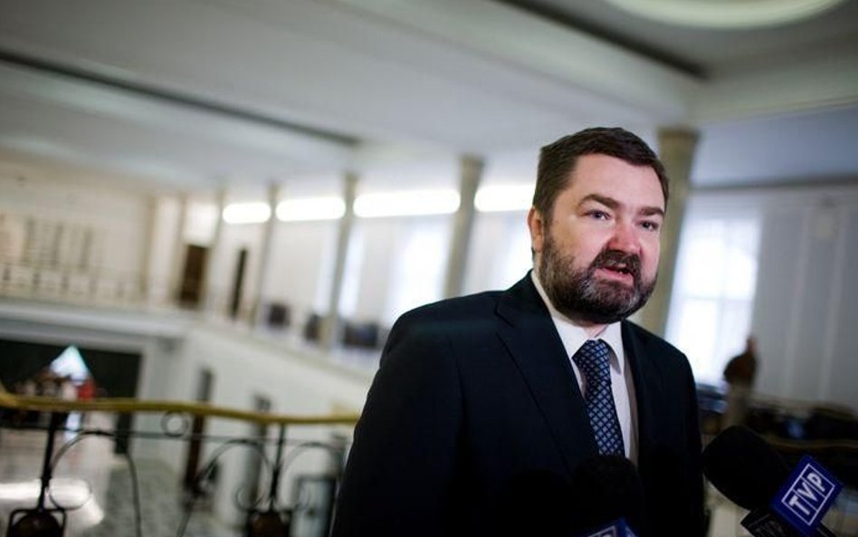 Karol Karski może pochwalić się sporymi oszczędnościami. Na swoim koncie ma ok. 1 mln 200 tys. złoty