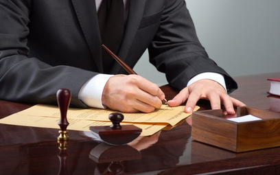 Dwaj notariusze oskarżeni o udział w oszustwach