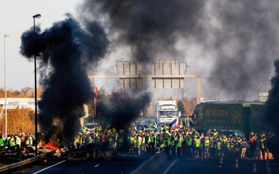 W niektórych miejscach Francji niedziela była drugim dniem protestów. Na zdjęciu akcja w Caen w Norm