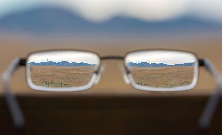 Bursztynowe okulary poprawiają nastrój