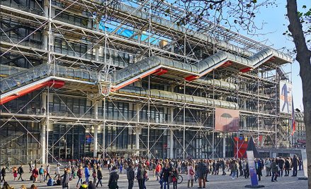 Centrum Pompidou, przez krytyków zostało nazwane „Notre Dame z rur”. To dlatego, że projektanci post