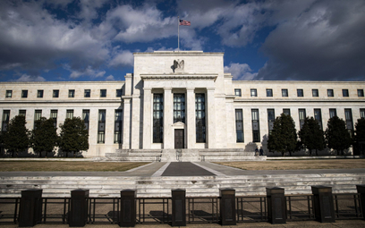 Fed sygnalizował w swoich projekcjach, że spodziewa się zakończenia cyklu podwyżek stóp na wyższym p