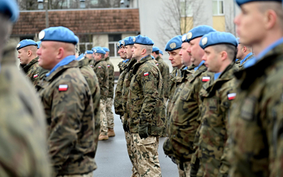 Żołnierze V zmiany Polskiego Kontyngentu Wojskowego UNIFIL na terenie „Białych Koszar” w Stargardzie