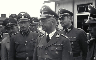 Franz Ziereis (po lewej obok Himmlera) w obozie Mauthausen