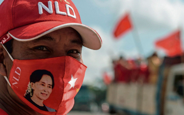 Opozycja, której pandemia szalenie utrudnia prowadzenie kampanii, wzywa do przełożenia wyborów. Aung