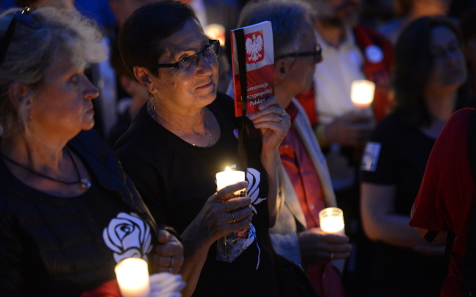 NRA zaniepokojona przesłuchaniem adwokatki ws. Łańcucha Światła