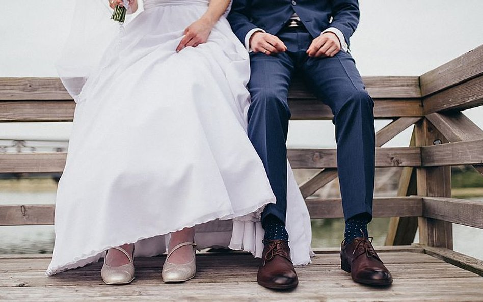 Precedensowy wyrok: zadośćuczynienie za brak fotografii z sesji plenerowej po ślubie