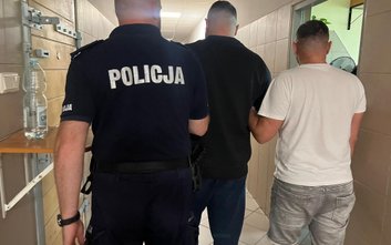 Policjanci zatrzymali mężczyznę, który groził nożem ratownikom medycznym