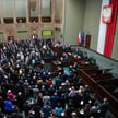 Sejm zniósł całkowicie obowiązek sprzedaży prądu na giełdzie. Prezes URE krytykuje