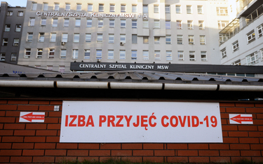 Koronawirus w Polsce. Liczba zgonów covidowych wyższa niż przed rokiem