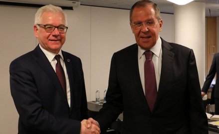 Ministrowie Jacek Czaputowicz i Siergiej Ławrow podczas spotkania w Helsinkach 17 maja