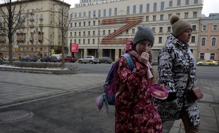 Zgodnie z poprawką Lewicy propagowanie symboli agresji Rosji na Ukrainę będzie w Polsce zabronione. 