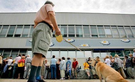 Długie kolejki, zapisy na społeczne listy - tak było ponad dwa lata temu przed siedzibami wielu spół