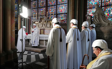 W Notre Dame odprawiono pierwszą po pożarze mszę świętą