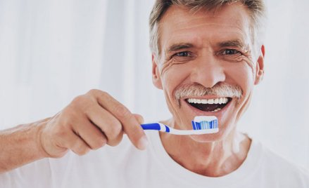 Mycie zębów trzy razy dziennie zmniejsza ryzyko chorób serca
