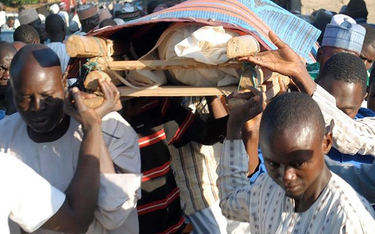 Pogrzeb ofiar samobójczego ataku w Nigerii
