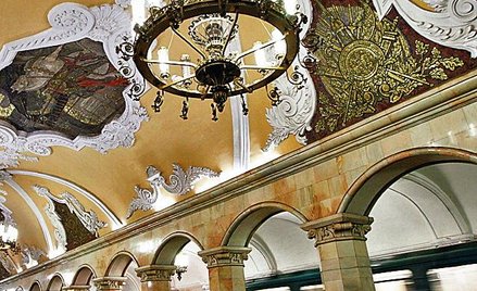 Zdobne malowidła na stacji Komsomolskaja