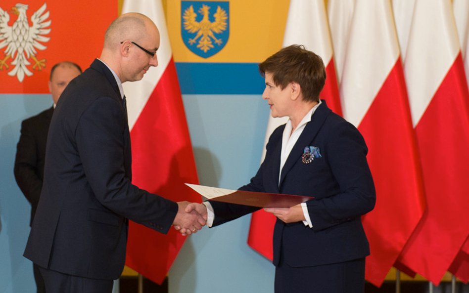 Adrian Czubak w momencie powołania na stanowisko wojewody przez ówczesną premier Beatę Szydło.