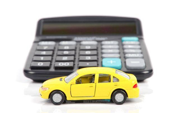 Konsekwencje podatkowe zakupu samochodu z zagranicy za gotówkę