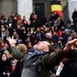 Place de la Bourse w centrum Brukseli. Mieszkańcy wspominają ofiary ataków