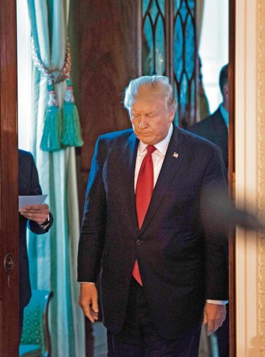 Atmosfera wokół prezydentury Donalda Trumpa coraz bardziej się zagęszcza.