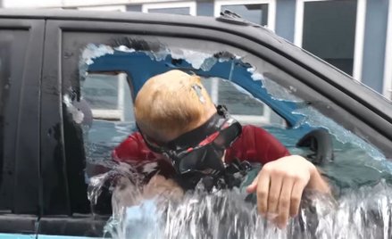 Australia: Youtuber przed sądem za jazdę autem pełnym wody