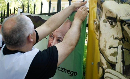 Według związkowców resort próbuje zamknąć im usta. Na zdjęciu jedna z demonstracji związków ze skarb