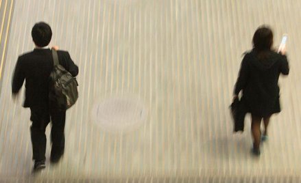 Kobiety wciąż zarabiają mniej od swoich kolegów – wynika z Ogólnopolskiego Badania Wynagrodzeń